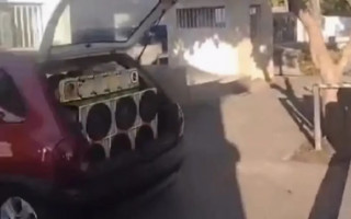 Imagens de carro com aparelhagem sonora tocando Flashbacks em cemitério de Araguaína circularam nas redes sociais.