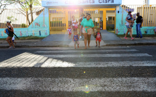 Entre as infrações mais comuns nesses locais estão parar em fila dupla, a falta do uso de capacete e cinto de segurança, entre outros