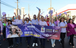  A 1ª Caminhada Agosto Lilás contou com a presença do prefeito Wagner Rodrigues, vereadores, autoridades e secretários de Estado.