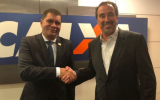 Carlos Amastha e o presidente da Caixa, Gilberto Occhi