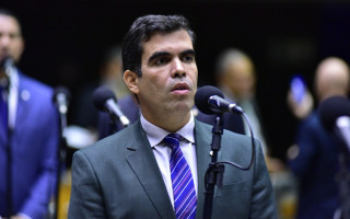 Deputado Federal Ricardo Ayres quer proibir que influenciadores e artistas divulguem jogos de azar