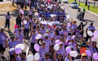 Caminhada foi realizada na avenida JK, em Palmas, e reuniu toda a rede de apoio à mulher da capital.