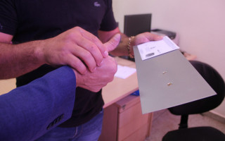 O objetivo da descentralização dos serviços é facilitar o acesso do cidadão aos serviços de emissão da primeira e segunda via da carteira de identidade (RG).