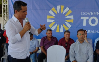 Deputado estadual Jorge Frederico durante entrega de refeitório de escola em Araguaína