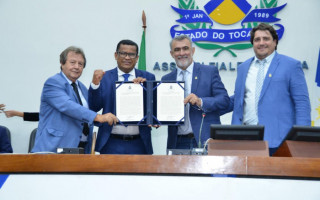 Presidente da Aleto Amélio Cayres empossou o suplente de dep. estadual Júnior Brasão (PSB), na vaga do dep. Moisemar Marinho