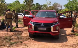 Homens foram flagrados com armas no Jardim Garavelo em Araguaína. 