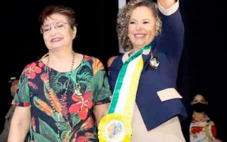 Dolores na posse de Josi Nunes como prefeita de Gurupi, em 2021.