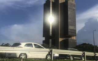 A Selic é o principal instrumento do Banco Central para manter sob controle a inflação oficial, medida pelo IPCA. 