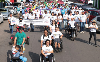 Diversas entidades de apoio, acolhimento e atendimento se uniram para percorrer o trajeto da Praça das Bandeiras até o Parque Cimba