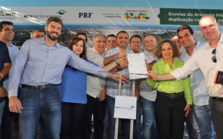 Governador Wanderlei Barbosa e o ministro dos Transportes, Renan Filho, na solenidade de assinatura do início das obras de duplicação da BR-153