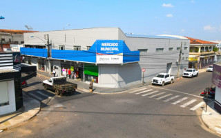 Os comerciantes continuam vendendo seus produtos normalmente.