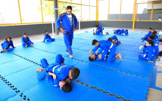 Além da escola municipal, há aulas gratuitas do esporte para diversas faixas etárias na Praça CEU e no 2º BPM da Polícia Militar