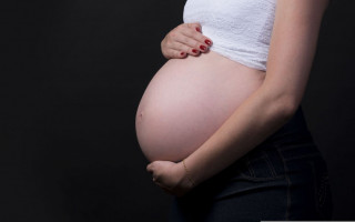 Hoje, a legislação prevê licença maternidade de 120 dias, em geral, podendo chegar a 180 dias em alguns casos.