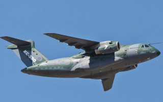 Airbus A330-200 convertido em um KC-30 com capacidade para 230 passageiros, pousou em Roma nesta manhã. 