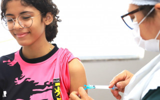 Estudante Estefany Aguiar, de 12 anos, tomou a dose a contra a Influenza
