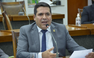 Os ofícios trazem as deliberações das secretarias estaduais da Administração e da Educação