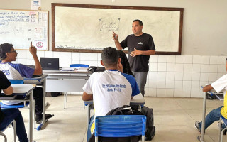 Aulas do professor são sucesso entre os estudantes do CEM Castelo Branco.