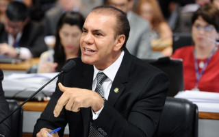 enador Ataídes Oliveira (PSDB-TO) aponta a indignação popular contra corrupção na máquina pública