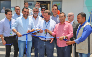 Acompanhado de autoridades do Estado e de Araguaína, o governador Wanderlei Barbosa participou nesta quarta-feira, 18, da inauguração da ETE Lontra.