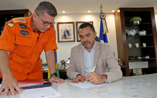 A assinatura da homologação do resultado final do Concurso Público do Corpo de Bombeiros Militar do Tocantins (CBMTO) ocorreu no gabinete do governador Wanderlei