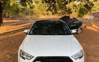 Um carro Audi RS3 avaliado em R$ 144 mil foi encontrado na casa do influenciador. 