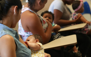  As mulheres dedicam, em média, 21,3 horas semanais aos afazeres domésticos e cuidados de pessoas.