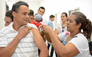 Na campanha, devem ser vacinados idosos com 60 anos ou mais