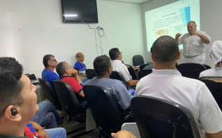 Palestrante explica sobre a prevenção para a saúde da próstata.