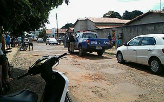 Movimentação no local do crime.