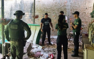 Para poder responsabilizar os moradores da casa, a fiscalização faz um levantamento de informações junto aos vizinhos e na busca pelas documentações do imóvel para aplicar as sanções administrativas cabíveis.