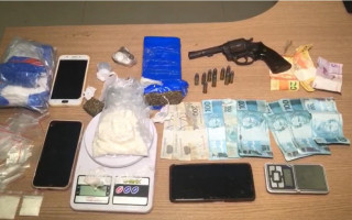Droga apreendida pela polícia gerou prejuízo de R$ 50 mil ao tráfico. 