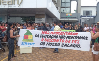 Concentração em frente ao gabinete do prefeito de Araguaína. 
