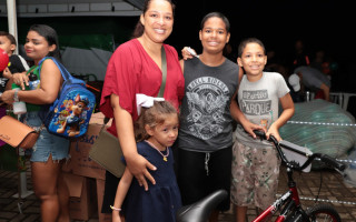 João Vitor Pereira, de 12 anos, estava com a família na Via Lago, ganhou uma bicicleta