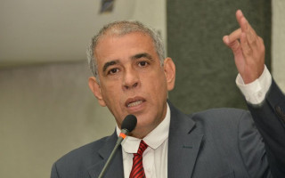 Deputado Zé Roberto (PT) critica salário para procurador.