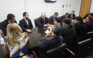 Pré-candidato ao Governo Ronaldo Dimas em reunião com 18 vereadores de Palmas.