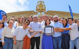 A cerimônia de entrega ocorreu no auditório do Palácio Araguaia Governador José Wilson Siqueira Campos, com a presença de autoridades, deputados estaduais, prefeitos e o secretariado estadual