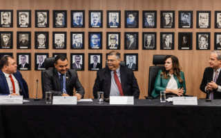 Ministro Flávio Dino recebeu o governador Wanderlei Barbosa acompanhado pela senadora Professora Dorinha.