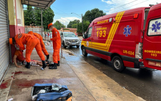 Homem foi atingido na cabeça e nos braços. 