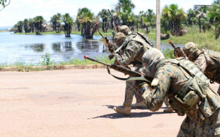 Militares do Bope/TO em treinamento na Praia da Graciosa  