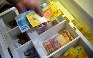 Ao descontar a inflação pelo INPC, o salário mínimo terá ganho real de 5,77% em relação a maio de 2023, quando passou a vigorar o mínimo de R$ 1.320.
