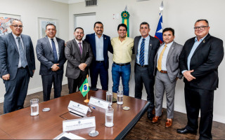 Governador Wanderlei Barbosa, ao lado do ministro do Esporte, André Fufuca, secretários do Estado e equipe técnica do Ministério 