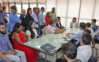 Governador Wanderlei Barbosa, prefeitos e vereadores de Mato Grosso, em reunião sobre a área da saúde.