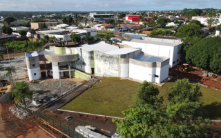 O local já recebeu nova cobertura, dois galpões para depósito de materiais, anexos com sala de aula, cozinha e administrativo, entre outras benfeitorias