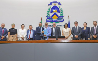 O governador do Tocantins, Wanderlei Barbosa, e o vice-governador Laurez Moreira, estiveram presentes na sessão solene de abertura das atividades na Assembleia Legislativa