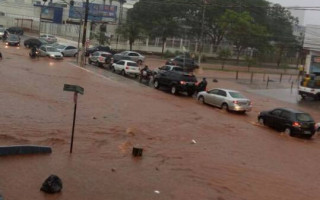 Ruas alagadas na Av. Cônego João Lima esq com Av. Neblina.