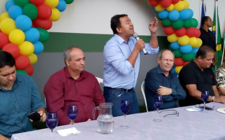 Dep. Estadual Elenil da Penha durante inauguração de escola nesta segunda (19) em Araguaína.