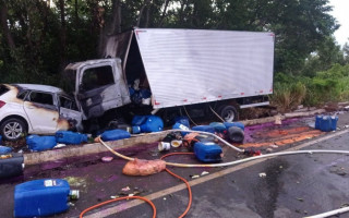 Veículos colidiram de frente na BR-153, km 241. 