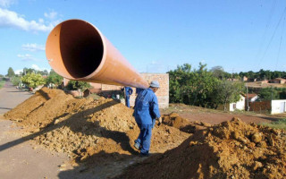 Entre os serviços que compõem o saneamento básico, a coleta de esgoto é o mais difícil, pois demanda uma estrutura mais cara