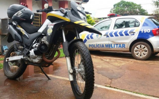 Taxista passou por cima da moto do agente de trânsito.