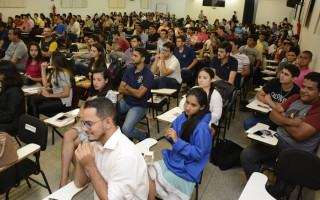 Curso aborda o cenário político e econômico atual, contabilidade de caixa, captação de clientes, análise de perfil dos sócios e funcionários.